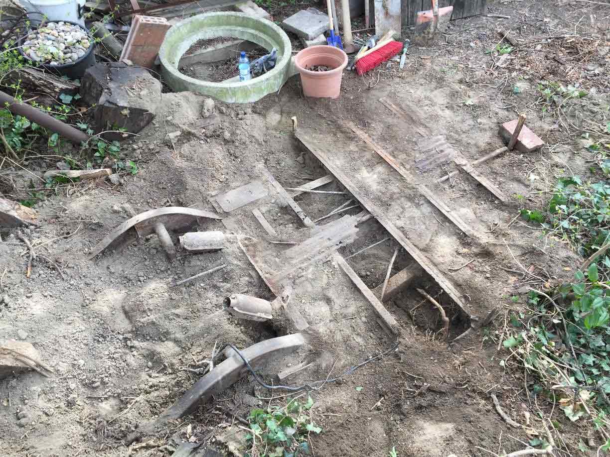 VW-Archaelogy-barndoor-bus-chassis-digging