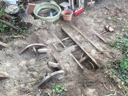 VW-Archaelogy-barndoor-bus-chassis-digging