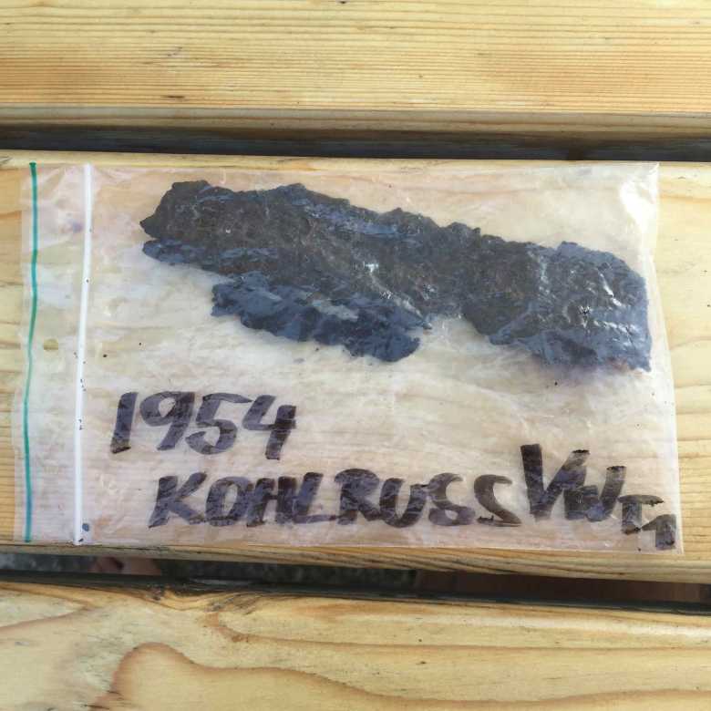 vw-barndoor-kohlruss-bus-rust-metal-part