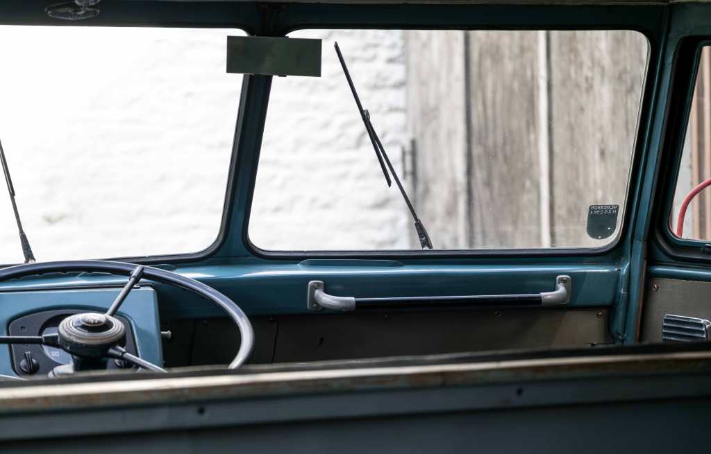 1953-barndoor-vw-driver-cabin-inside