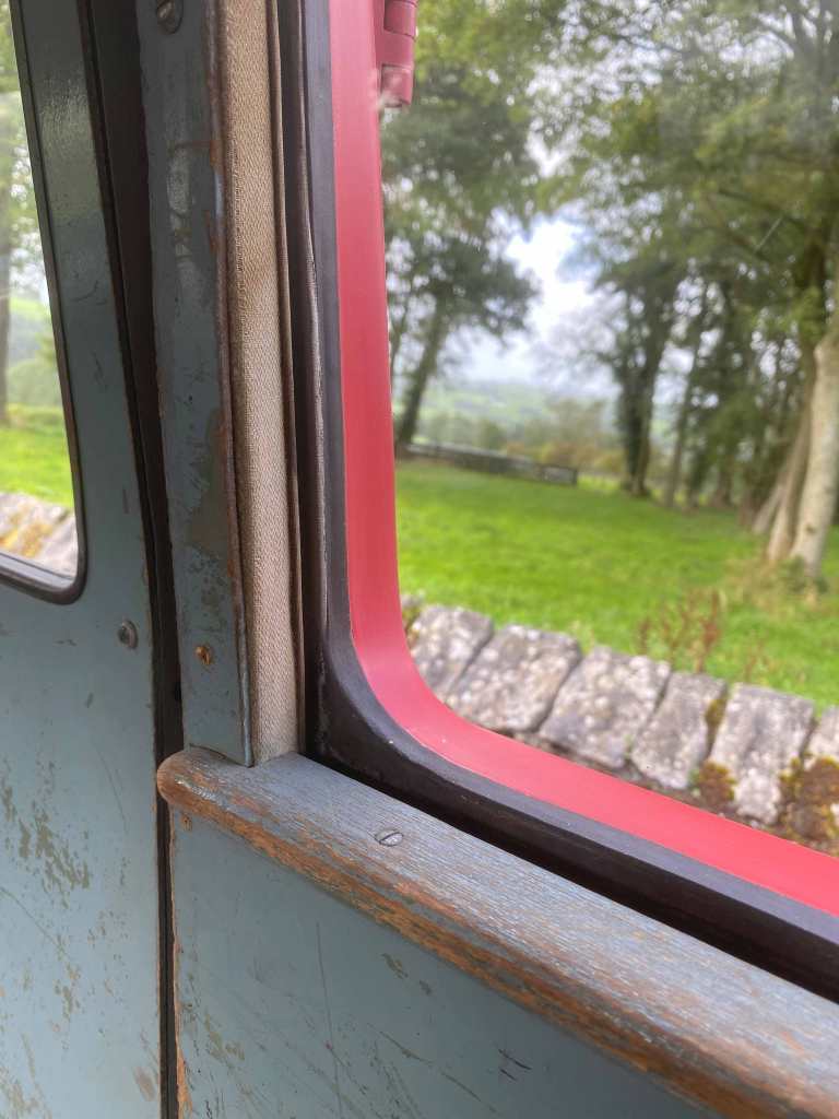 coachbuilt-vw-bus-1953-wooden-windowframe