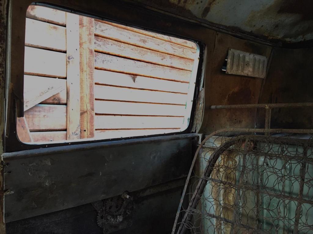 inside-view-coachbuilt-vw-kastenhofer-bus