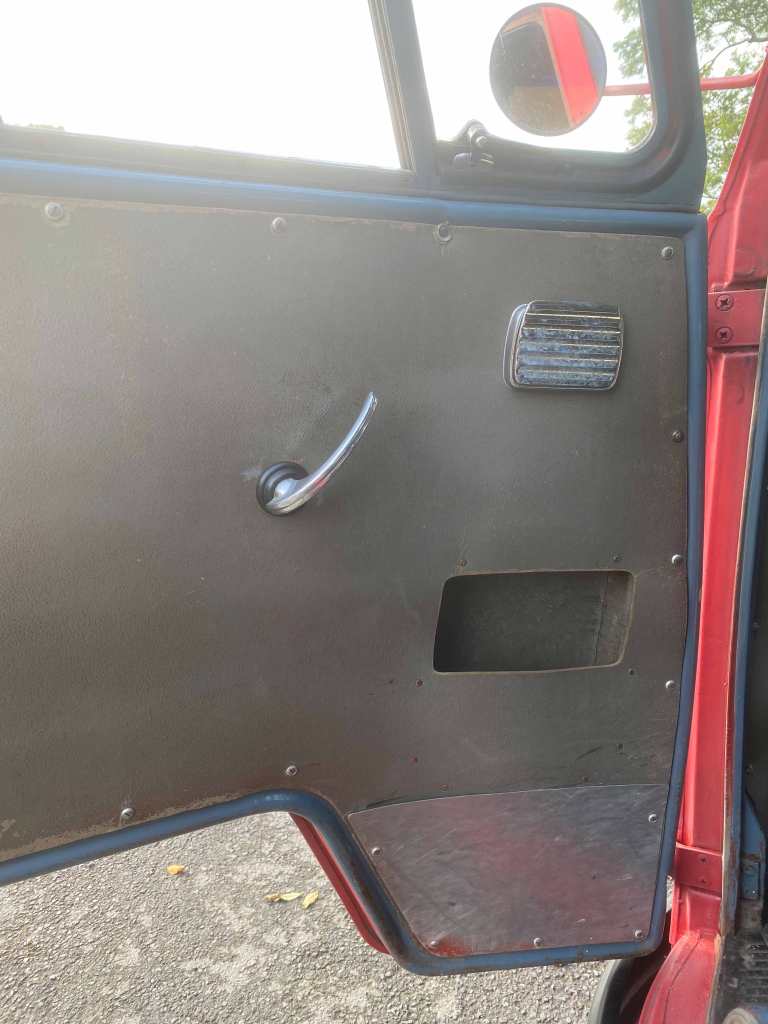 vw-barndoor-bus-coachbuilt-driver-door-interior-panel