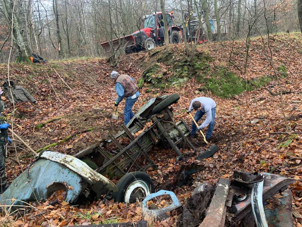 Barndoor-VW-Wreck-Forest-Find-Austria