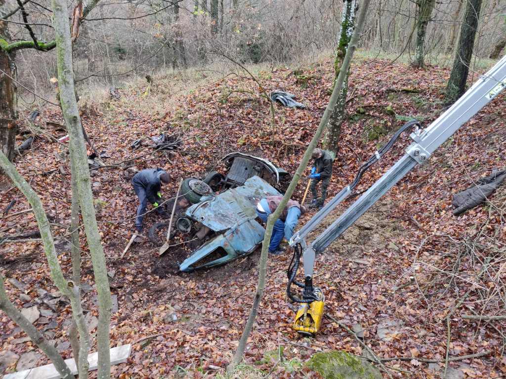 Bergung-Waldfund-Volkswagen-VWT1Bus-Austrosplit