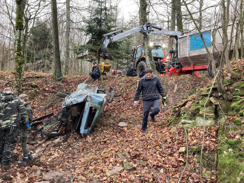 VW-Barndoor-Bus-Bergung-Waldfund