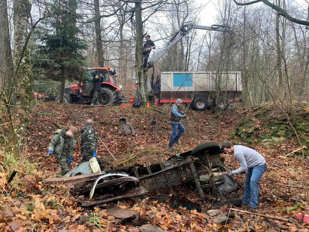 VW-Oldtimer-Autowrack-Bergung-Wald-Oesterreich