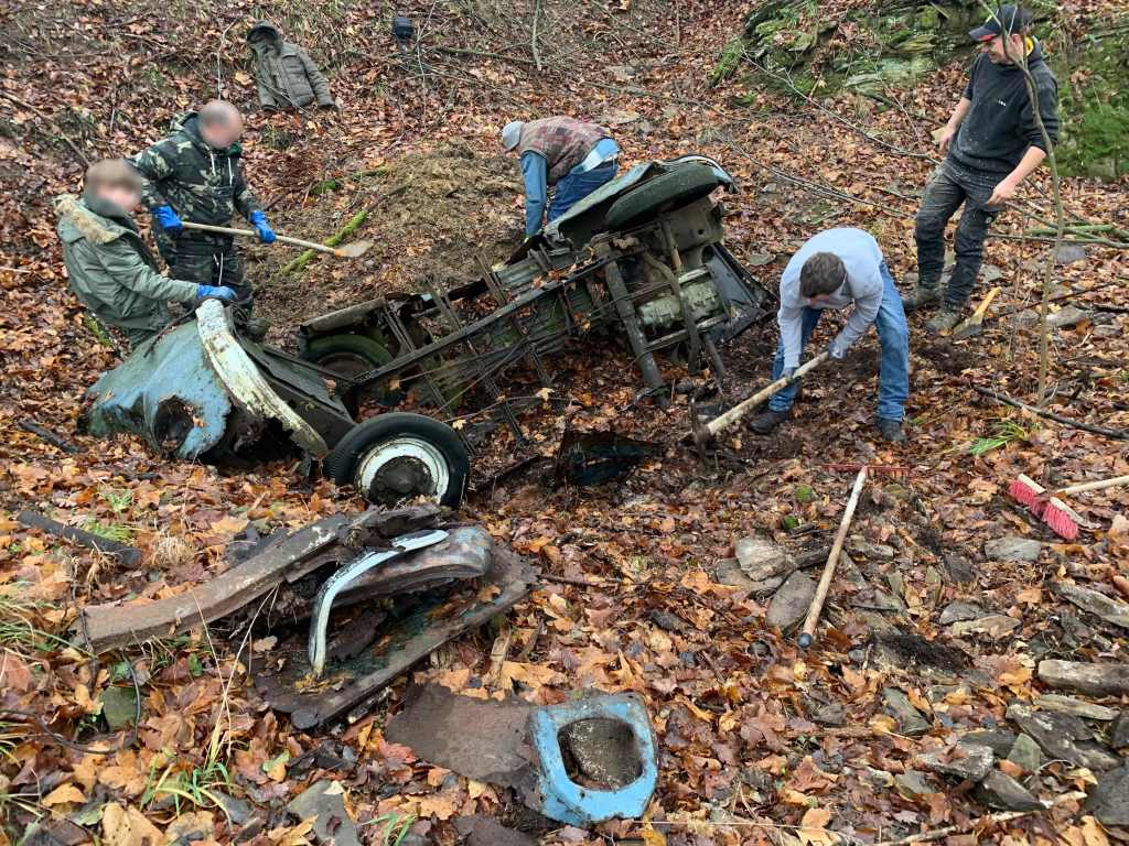 Waldblech-Oldtimer-Wrackbergung-VWT1-Bus