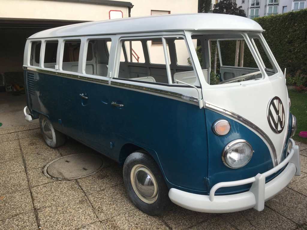 1967-seablue-vw-splitbus-window-installation