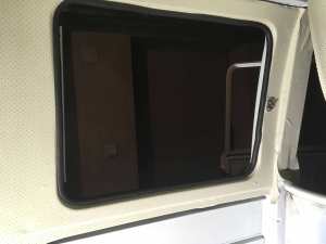 arbeitsschritt-einbau-dichtung-popout-fenster-t1-vw