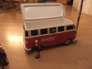 Bulli-Bar-rollbare-T1-Kuehlbox-Trolley-Griff