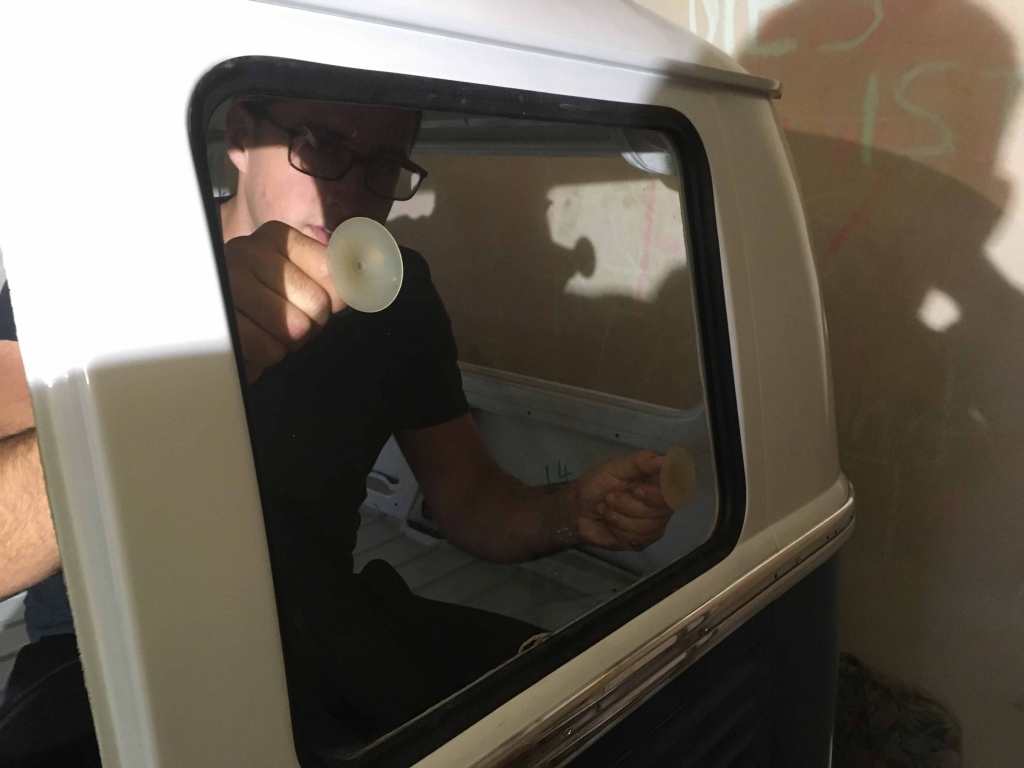 fenstereinbau-vw-bulli-t1-bus