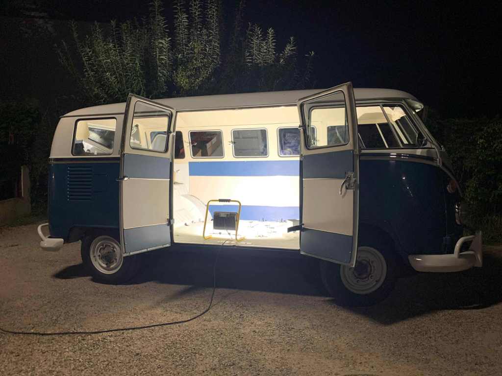 austrosplit-seeblauer-vwt1-bus-blog