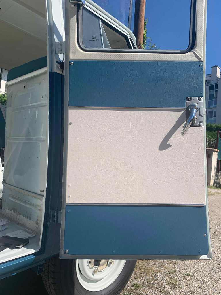 neuer-bezug-innenverkleidung-tapezierung-vwt1-tuerkartons