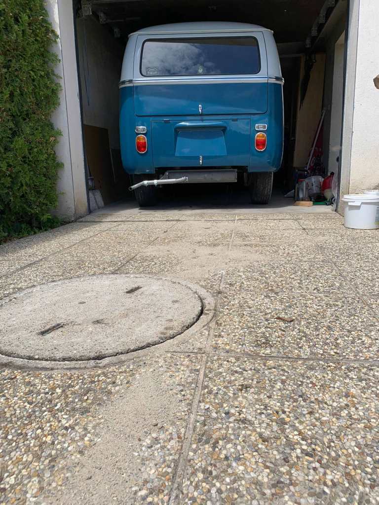 oldtimer-einfahrt-oelflecken-entfernen