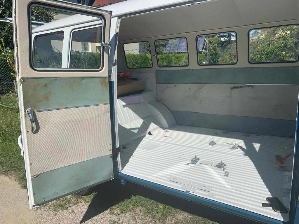 rare-aero-papyrus-original-survivor-interior-cardboards