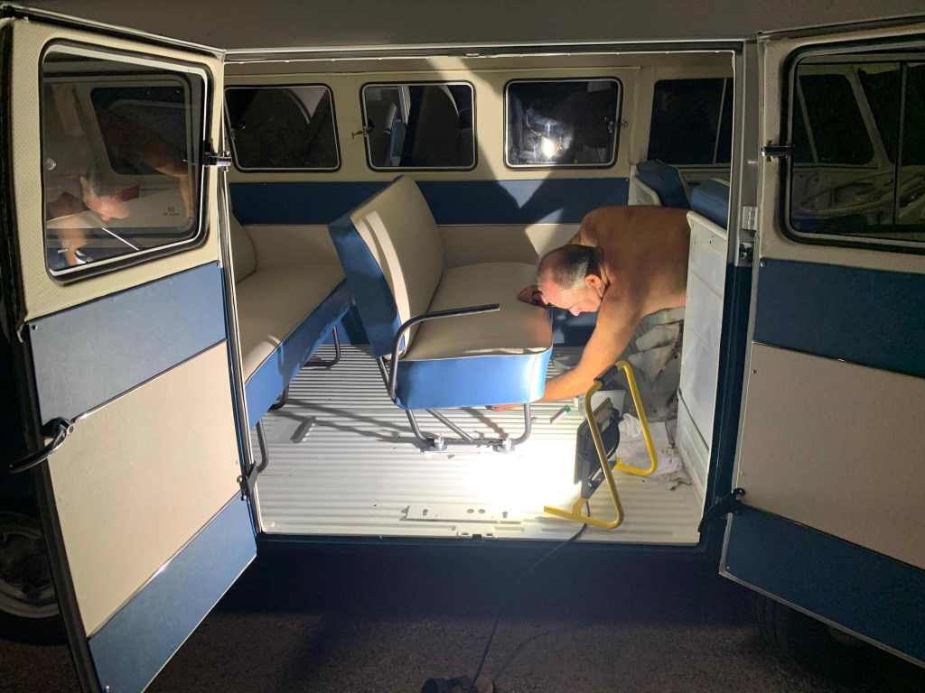 t1-bulli-ansicht-7-sitzer-bus-sitzbaenke