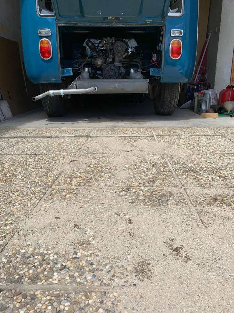 vw-1967-splitbus-engine-oil-leak