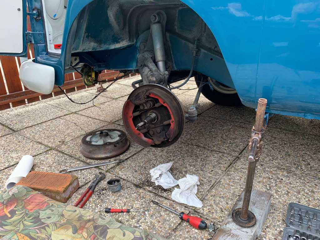 vw-splitbus-change-brake-disks-new