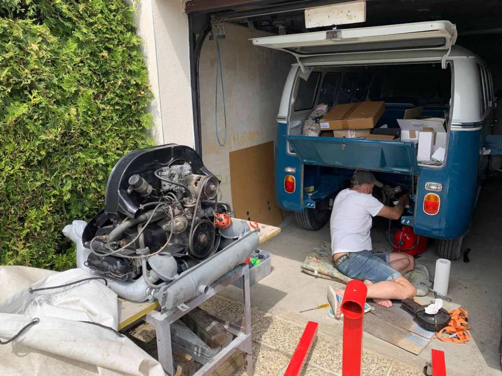 VW-t1-bulli-einbau-motor-1967