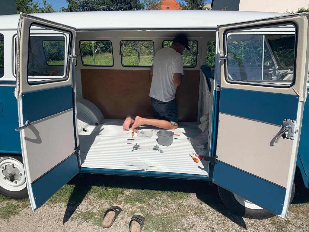 vwt1-seeblau-bullli-restaurierung-webseite-blog