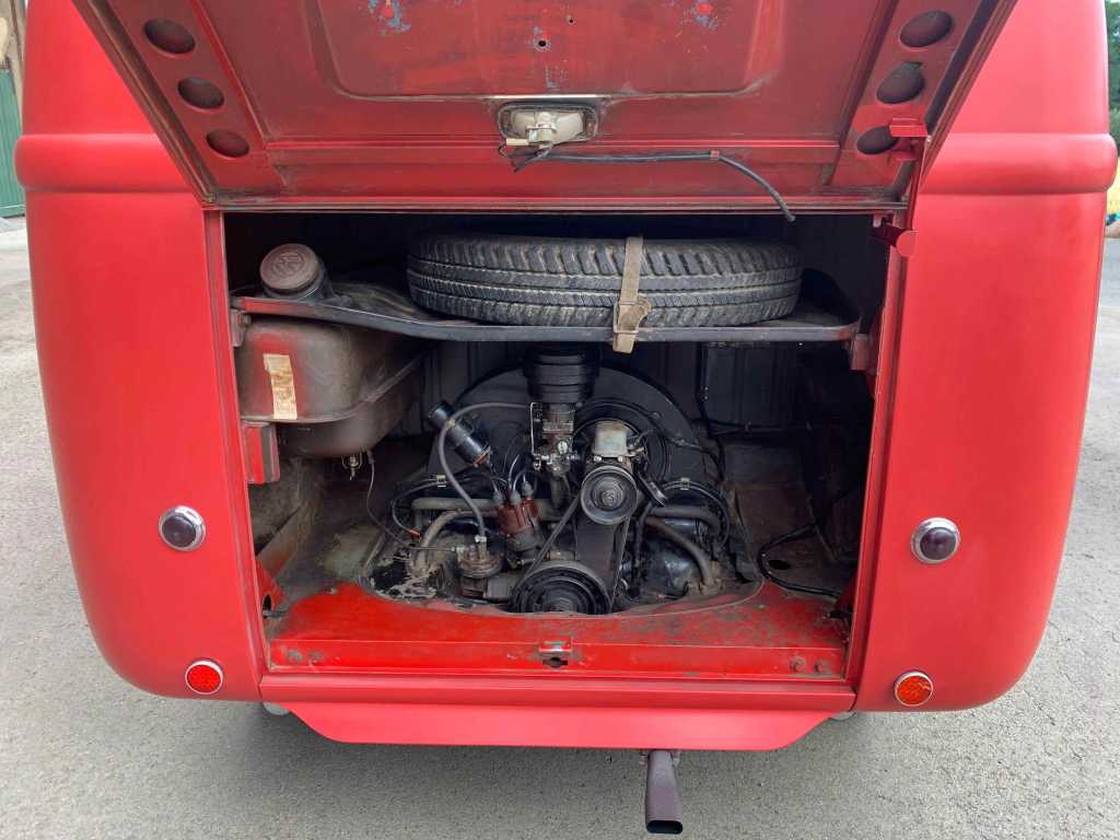 1953-VW-T1-Bus-Motor-Heckansicht