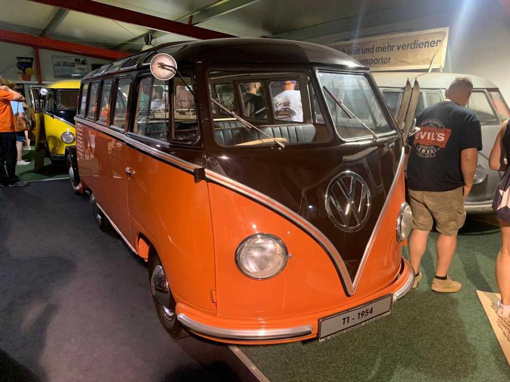 1954-VW-T1-Bus-Samba-RHD-Deluxe-Grundmann