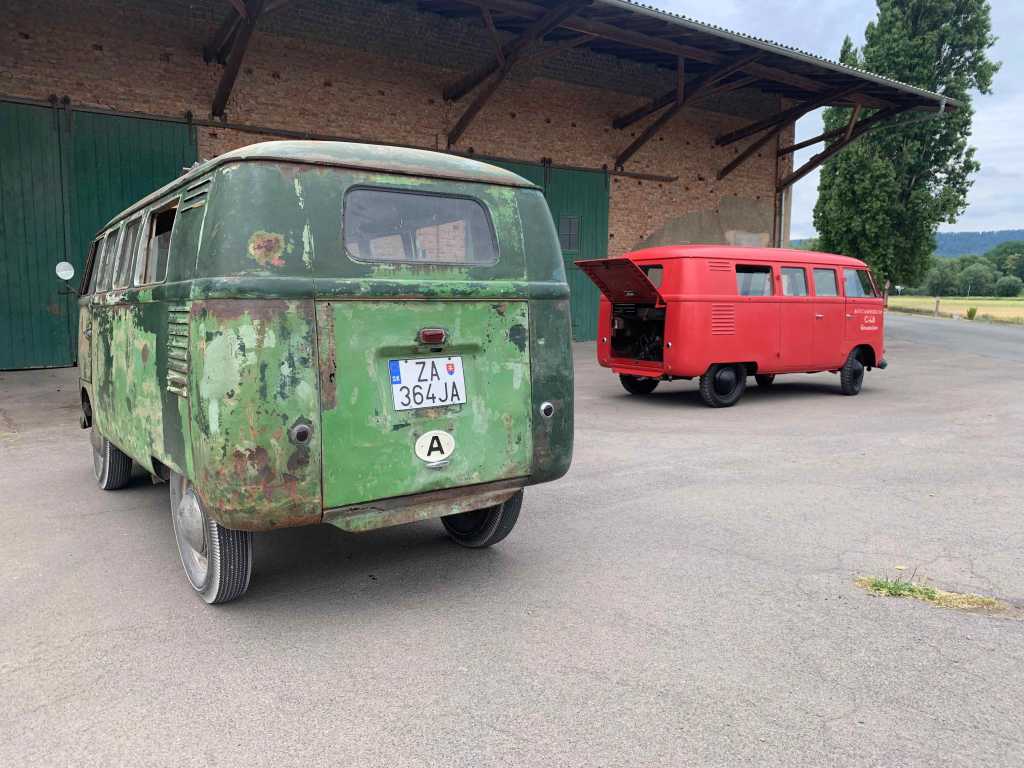 VolkswagenT1-Bulli-Bus-Barndoor-Wallpaper