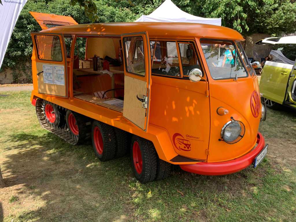 VW-Sonderumbau-Oesterreich-Pistenbulli-Kettenfahrzeug