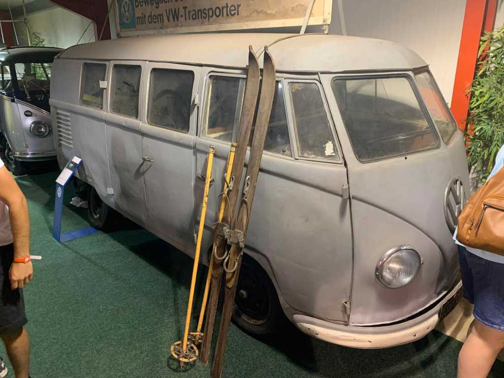 VW-T1-Bus-Baujahr-1950-Kombi
