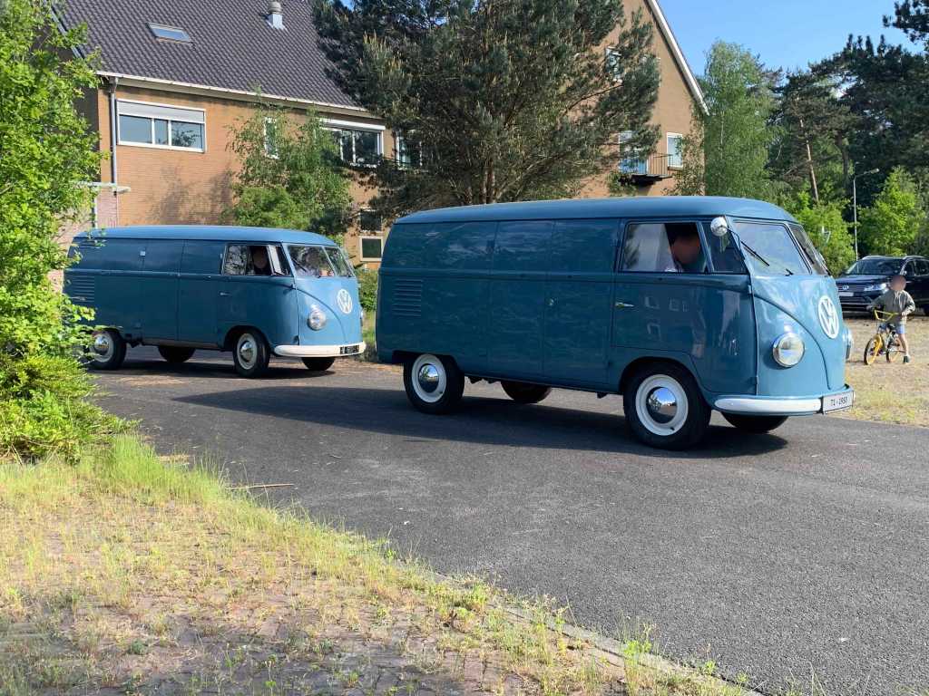 1950er-VW-T1-Urbus-Glatzenbus-Parade-Barndoor-Garthering-2023