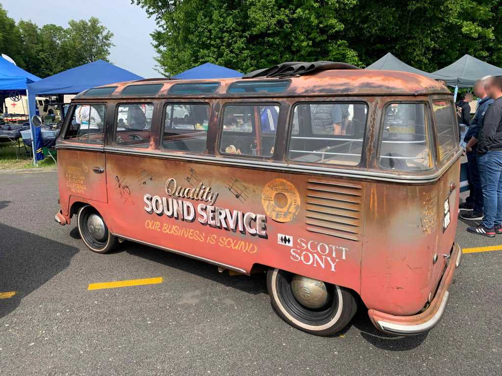 1954-Qualitysound-Deluxe-Barndoor-Bus