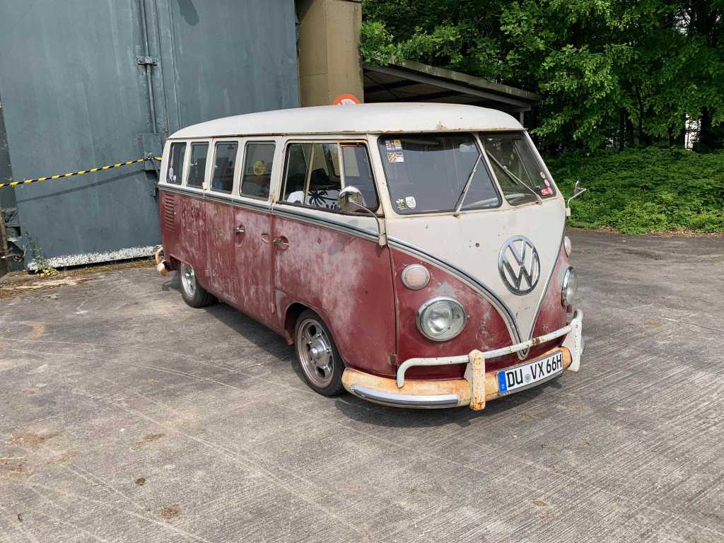 1966-Deluxe-Titanred-VW-Splitbus-13-windows