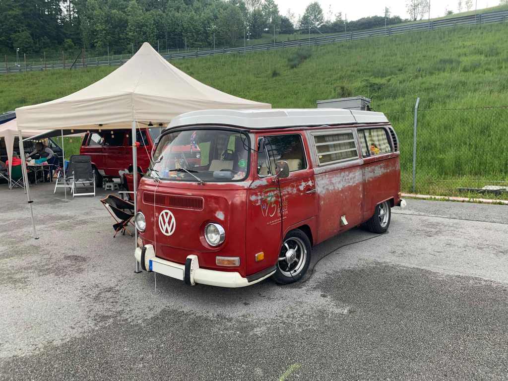 75-Jahre-Bulli-Treffen-Volkswagen-Nutzfahrzeuge-Salzburg-VW-T2a
