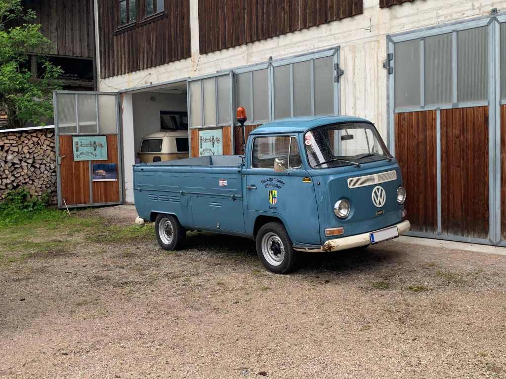 Auf-Besuch-VW-Garage-Oberoesterreich-T2a-Pritsche