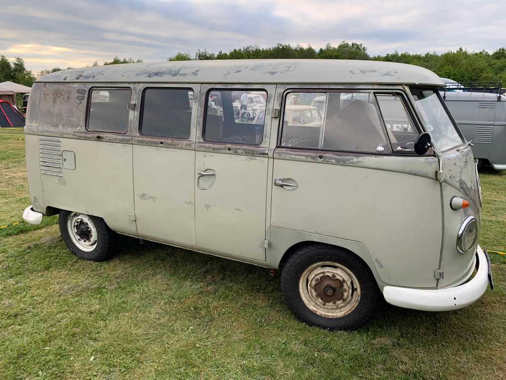 Early-1960s-VW-T1-Bus-L345