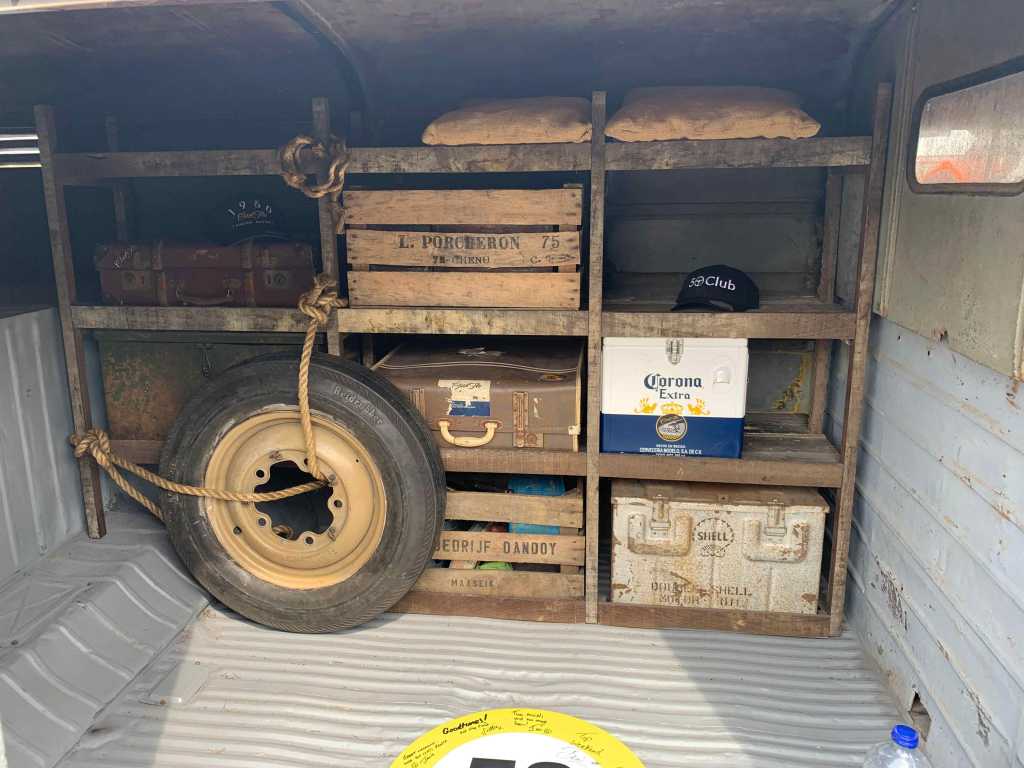 Innenansicht-1950-VW-T1-Kastenwagen-Bulli