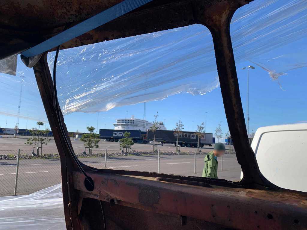 Split-Window-VW-Bus-Project-Harbor-Sweden