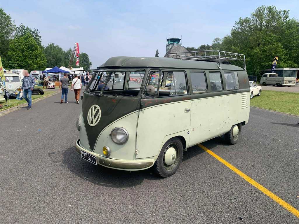 Vintage-Volkswagen-Classic-Car-Show-BenPon-2023