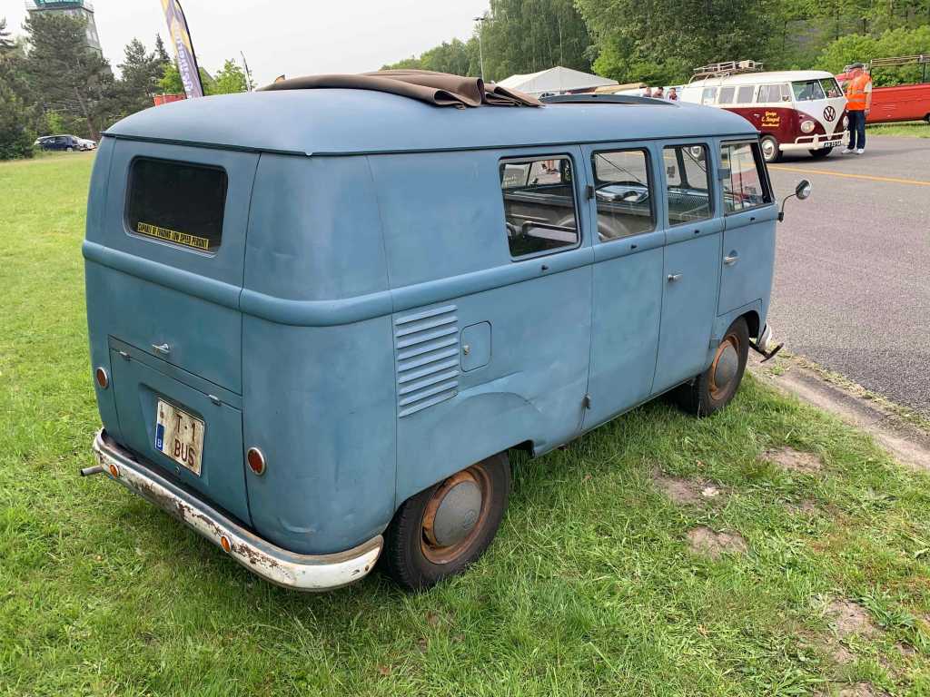 VW-Bulli-T1-Sonnendach-Bus