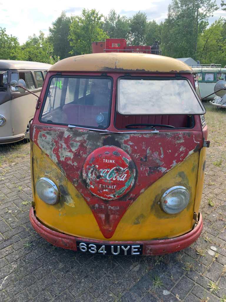 VW-T1-Bus-Coca-Cola-Barndoor-Bus-Safari-Windows-1954