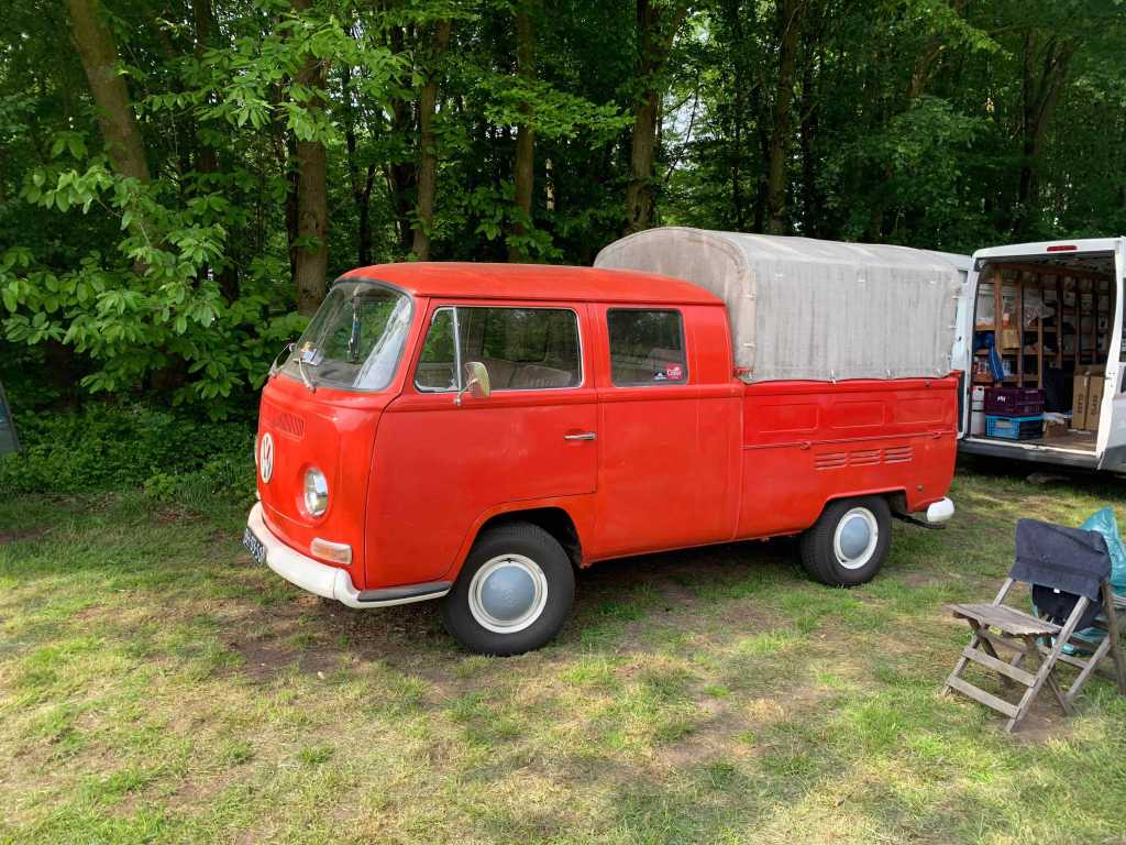 VW-T2a-Doka-KieftenKlok-Crew-member