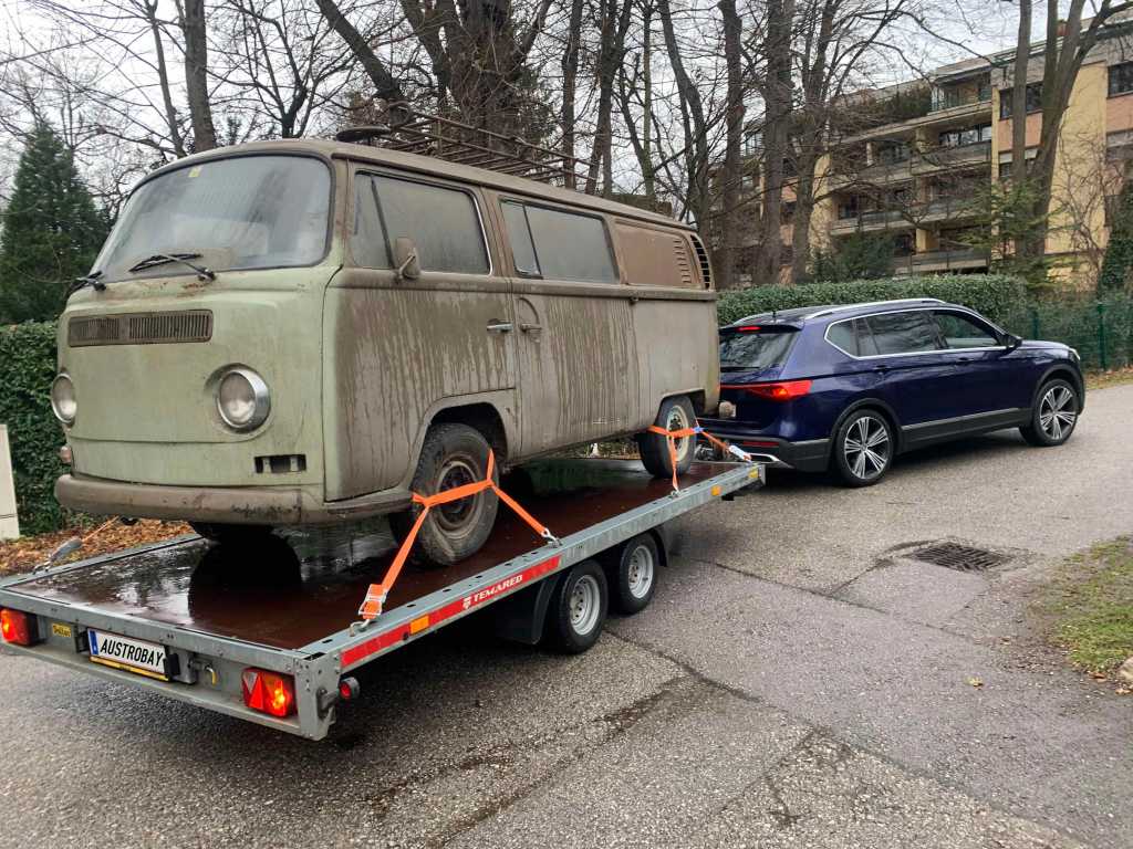 Abholung-VW-T2a-Bulli-Anhaenger