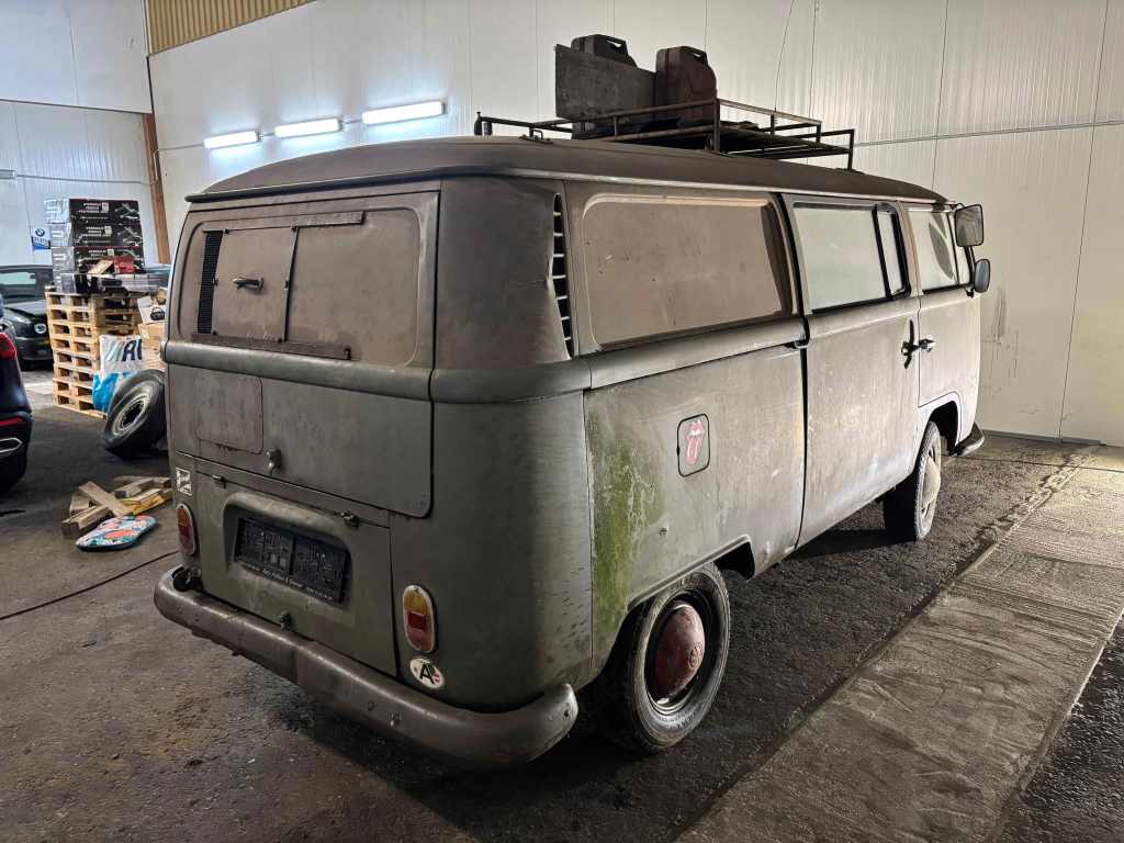 Army-VW-Kombi-Austria