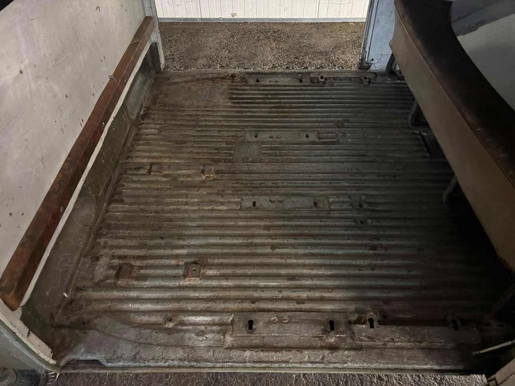 VW-T2a-Doppeltuerer-Laderaumboden