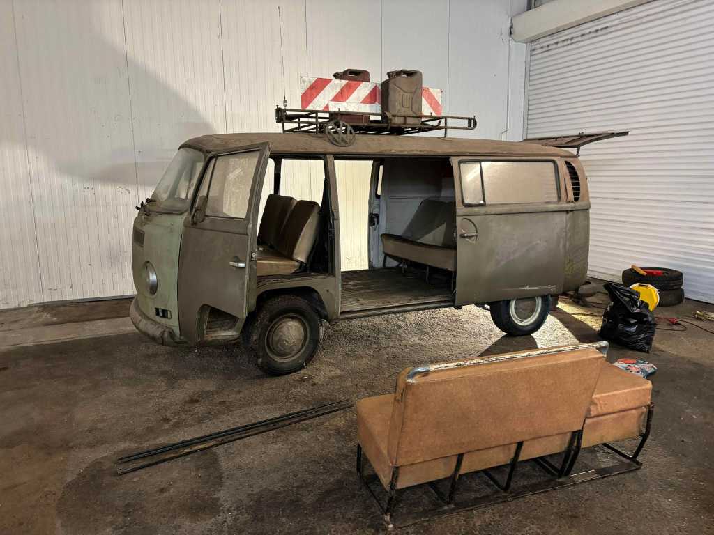 VW-T2a-Neuzugang-ausraeumen